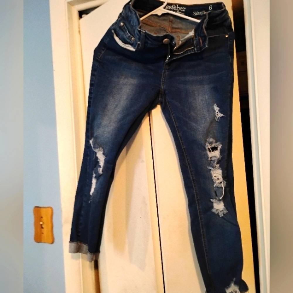 ๐๐ NWOT Womens 2 Pair Distressed Grunge Ripped Jeans Size 6 Denim Casual - Picture 5 of 5